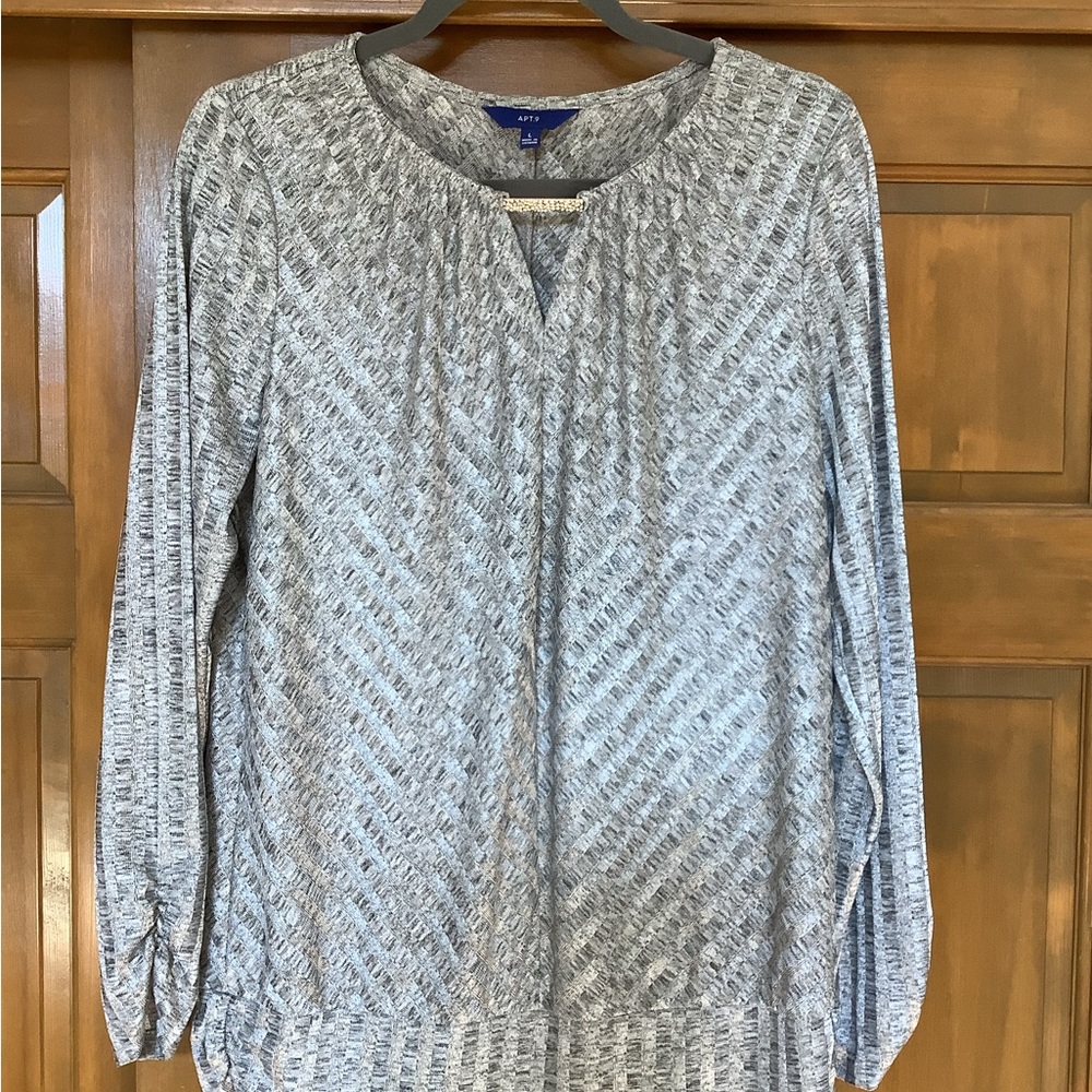 Apt 9 shimmer & bling top Size L